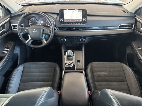 Used 2023 Mitsubishi Outlander SE image 17