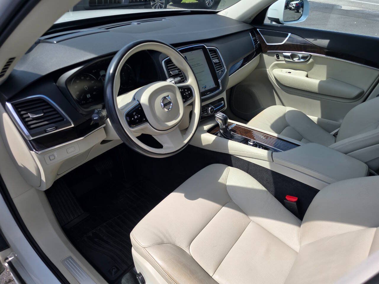 Used 2019 Volvo XC90 T6 Momentum w/ Advanced Package AWD/4WD image 11