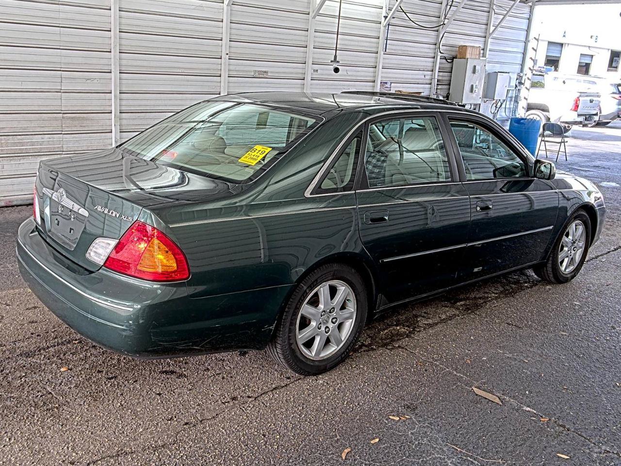 Used 2000 Toyota Avalon XL FWD image 3