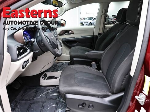 Used 2023 Chrysler Voyager LX FWD image 14
