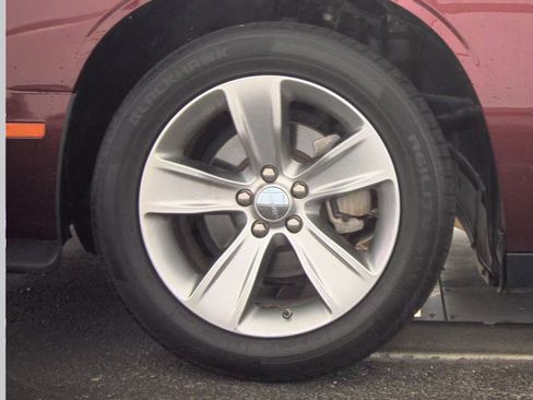 Used 2022 Dodge Challenger SXT image 11