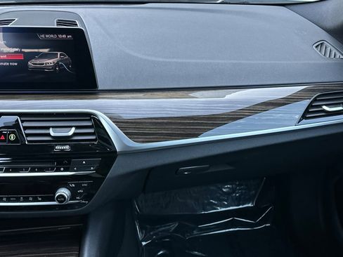 Used 2019 BMW 530e image 29