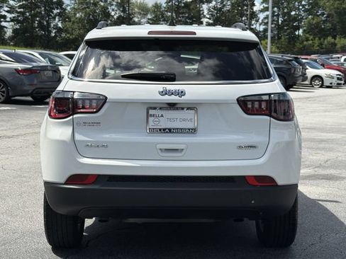 Used 2024 Jeep Compass Latitude AWD/4WD image 4