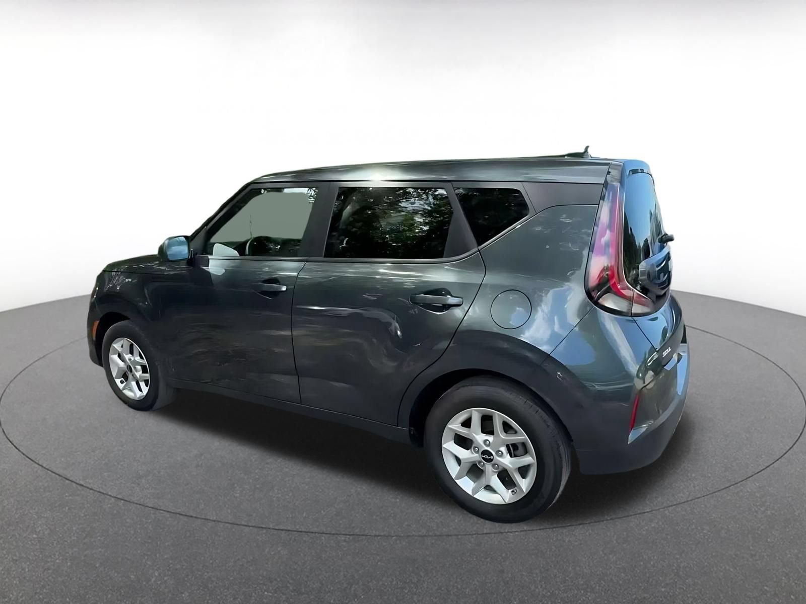 Used 2025 Kia Soul LX w/ LX Technology Package FWD image 9