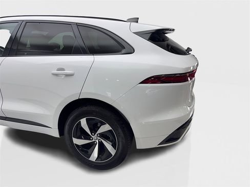 Used 2024 Jaguar F-PACE R-Dynamic S image 17