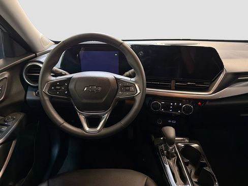 Used 2025 Chevrolet Trax ACTIV FWD image 21