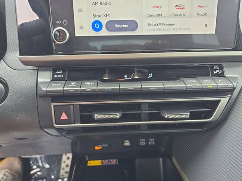 Used 2025 Toyota Camry SE image 25