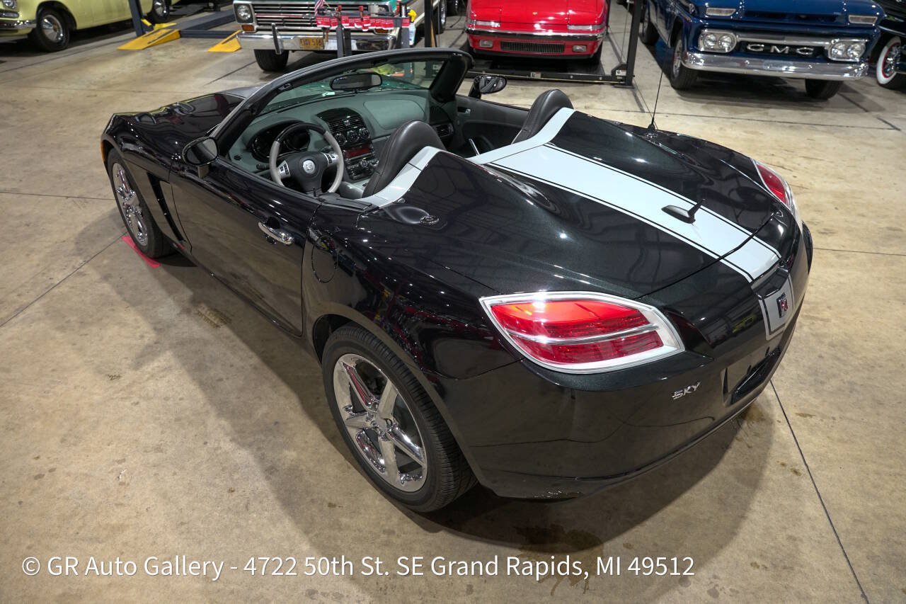 Used 2008 Saturn Sky Carbon Flash RWD image 16