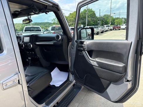 Used 2013 Jeep Wrangler Unlimited Sahara w/ Connectivity Group AWD/4WD image 37