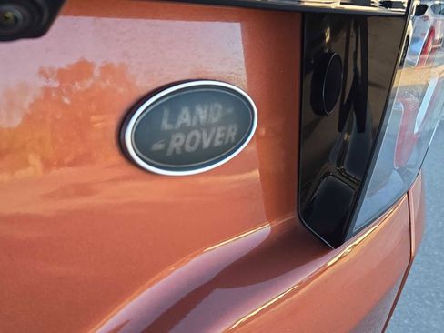 Used 2018 Land Rover Discovery Sport HSE image 19