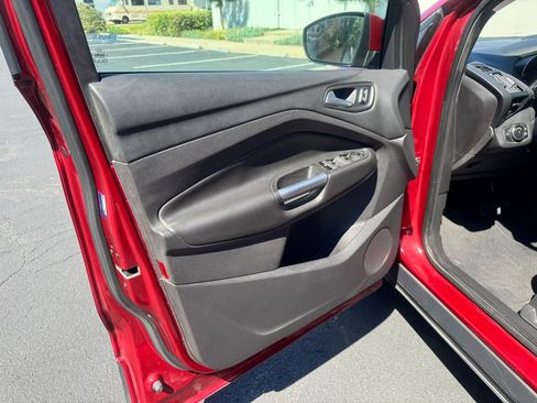 Used 2013 Ford Escape SE FWD image 14