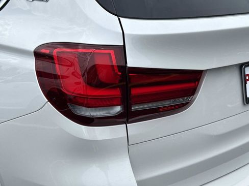 Used 2017 BMW X5 xDrive40e AWD/4WD image 9