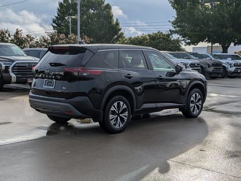 Used 2022 Nissan Rogue SV FWD image 6