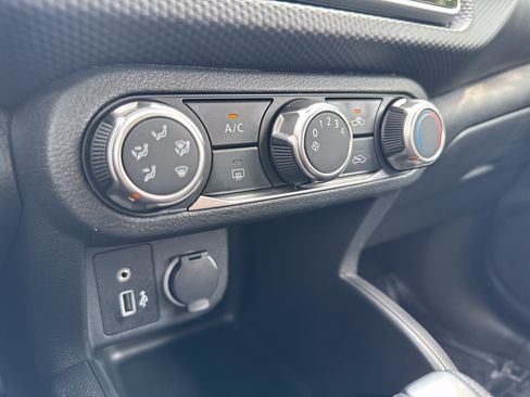Used 2021 Nissan Kicks S FWD image 29