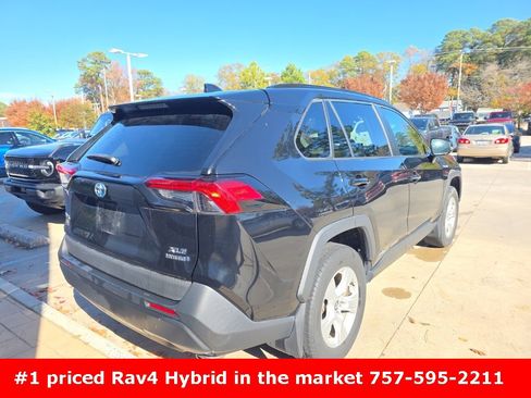 Used 2020 Toyota RAV4 XLE w/ All Weather Liner Package image 6