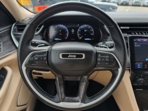 Used 2022 Jeep Grand Cherokee Limited w/ Luxury Tech Group II AWD/4WD image 19
