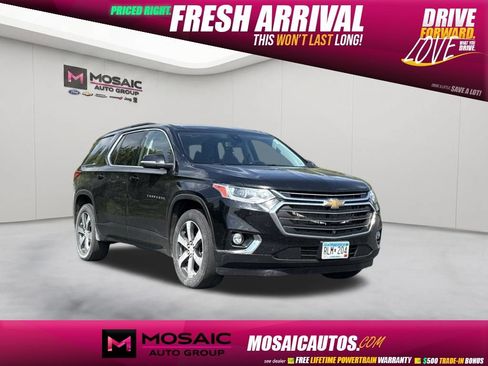 Used 2021 Chevrolet Traverse LT w/ LT Premium Package AWD/4WD image 1
