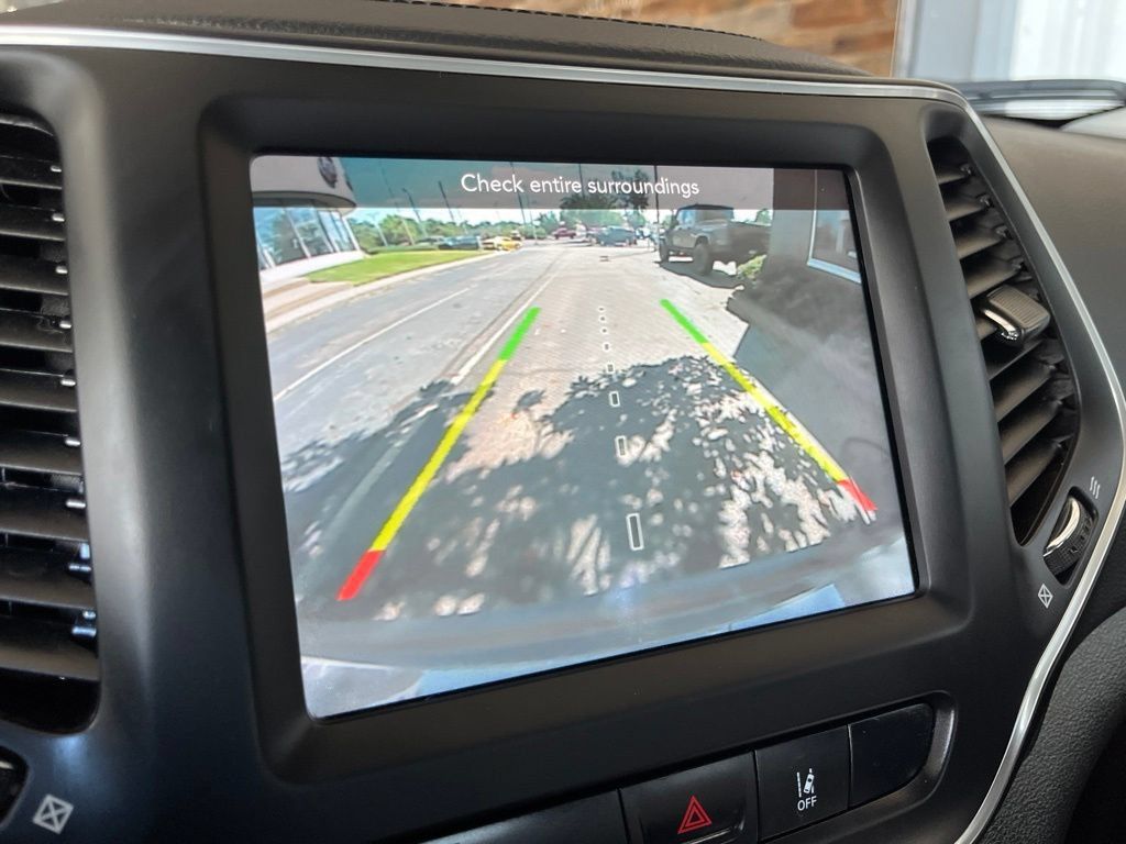 Used 2022 Jeep Cherokee Latitude Lux AWD/4WD image 3