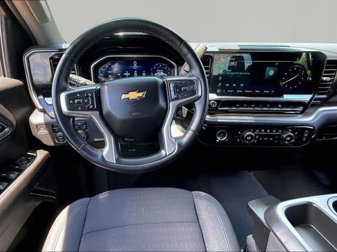Used 2023 Chevrolet Silverado 1500 LT AWD/4WD image 8