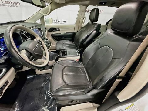 Used 2020 Chrysler Pacifica Limited FWD image 21