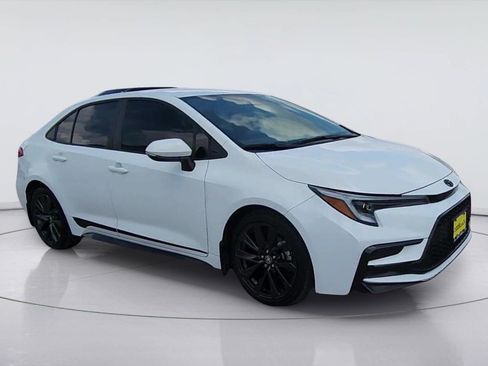 Used 2024 Toyota Corolla SE FWD image 2