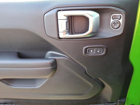 Used 2020 Jeep Wrangler Sport image 17