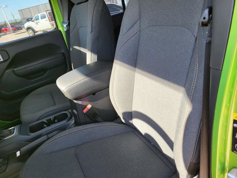 New 2025 Jeep Gladiator Sport image 15