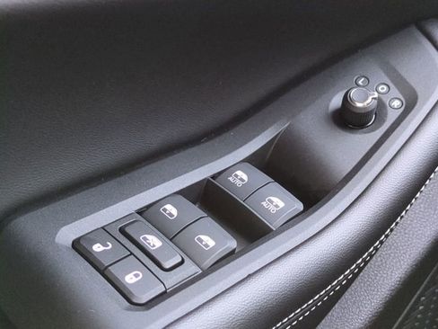 New 2025 Jeep Grand Cherokee Laredo AWD/4WD image 23
