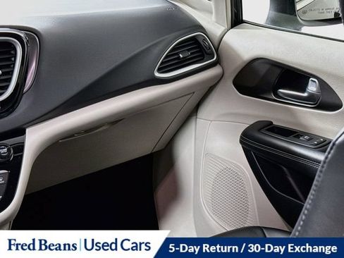Used 2023 Chrysler Pacifica Touring-L FWD image 29