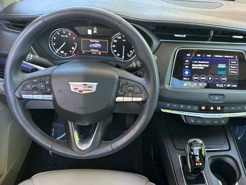 Used 2023 Cadillac XT4 Luxury w/ Cold Weather Package AWD/4WD image 31