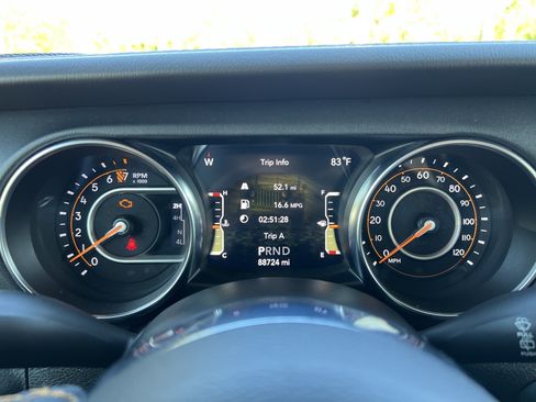 Used 2021 Jeep Wrangler Unlimited Sahara AWD/4WD image 21