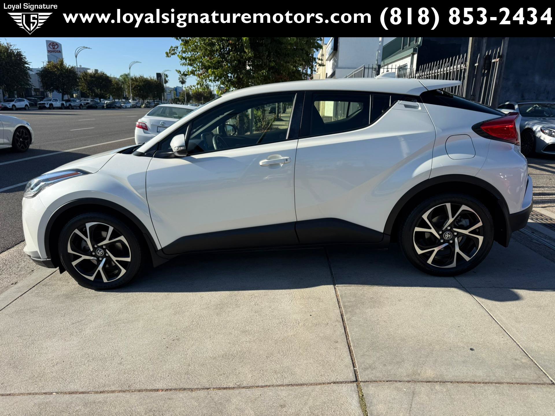 Used 2020 Toyota C-HR XLE FWD image 4