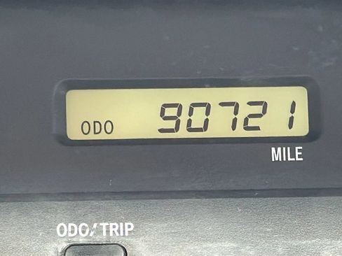 Used 2000 Toyota Avalon XL image 11