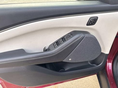 Used 2025 Ford Mustang Mach-E Premium image 18