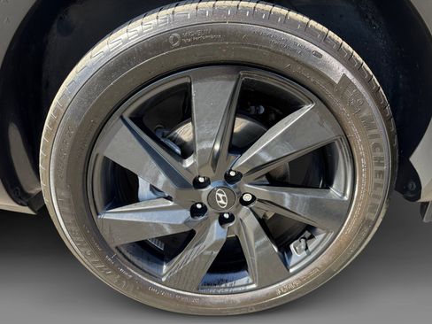 Certified 2024 Hyundai Santa Cruz Night AWD/4WD image 9