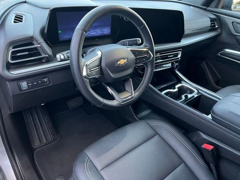 Used 2025 Chevrolet Traverse LT image 21