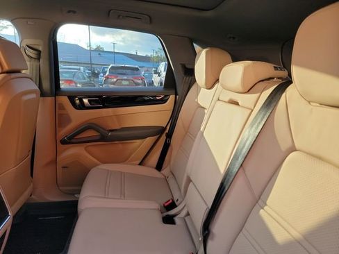 Used 2021 Porsche Cayenne S image 24