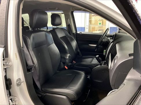 Used 2017 Jeep Compass Latitude AWD/4WD image 10