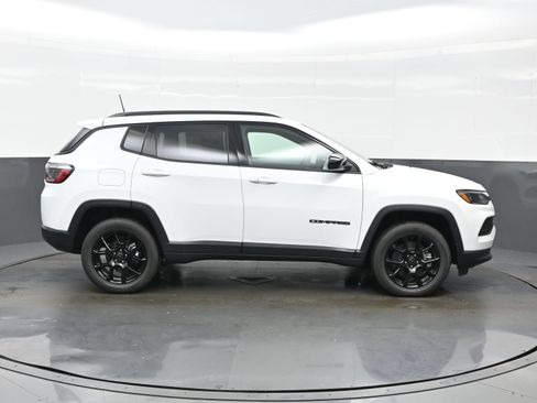 New 2026 Jeep Compass Latitude AWD/4WD image 10