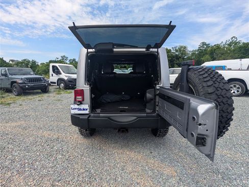 Used 2014 Jeep Wrangler Unlimited Rubicon w/ Dual Top Group AWD/4WD image 10