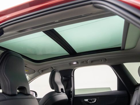 Used 2025 Volvo XC60 B5 Core w/ Protection Package Premier image 17