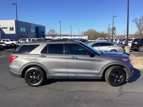 Used 2022 Ford Explorer XLT image 5