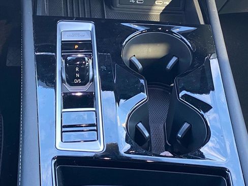 Certified 2025 Volkswagen Atlas Cross Sport SE w/ Panoramic Sunroof Package image 8