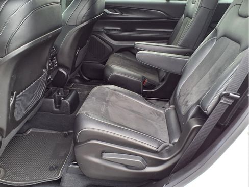 Used 2024 Jeep Grand Cherokee L Laredo image 13