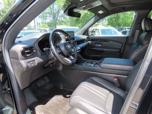 Used 2024 Honda Pilot TrailSport image 2