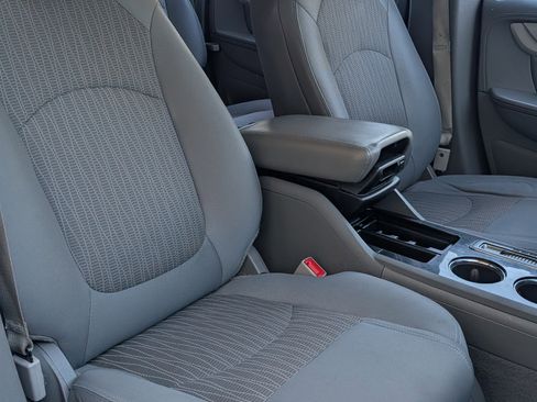 Used 2017 Chevrolet Traverse LT w/ Style and Technology Package image 27