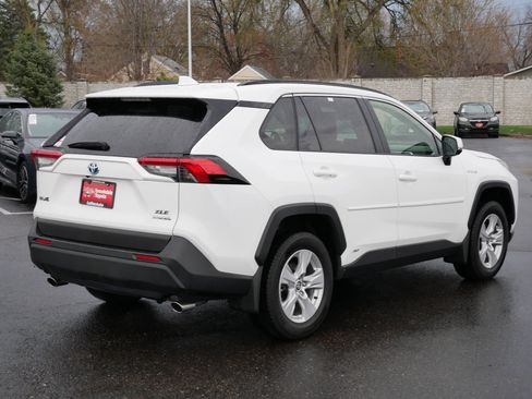 Used 2020 Toyota RAV4 XLE w/ XLE Grade Weather Package image 7