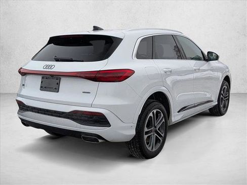 Certified 2025 Audi Q5 Premium w/ Convenience Package image 5