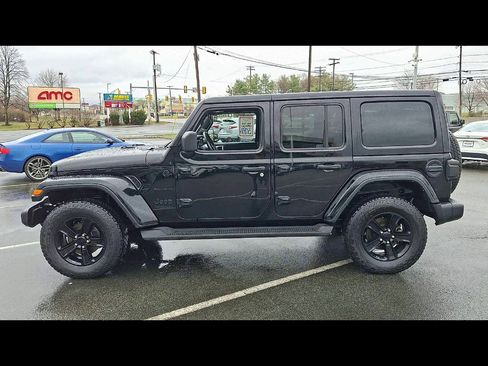 Used 2022 Jeep Wrangler Unlimited Sahara image 5