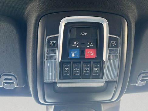Used 2023 RAM 1500 Laramie AWD/4WD image 17